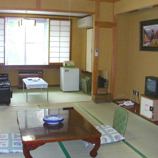 Готель Yumoto Rakuzenso Numata  Екстер'єр фото
